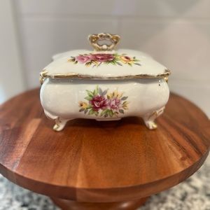 Vintage Gold Inlaid Porcelain Trinket Jewelry Box Footed Flower Pansies Pattern